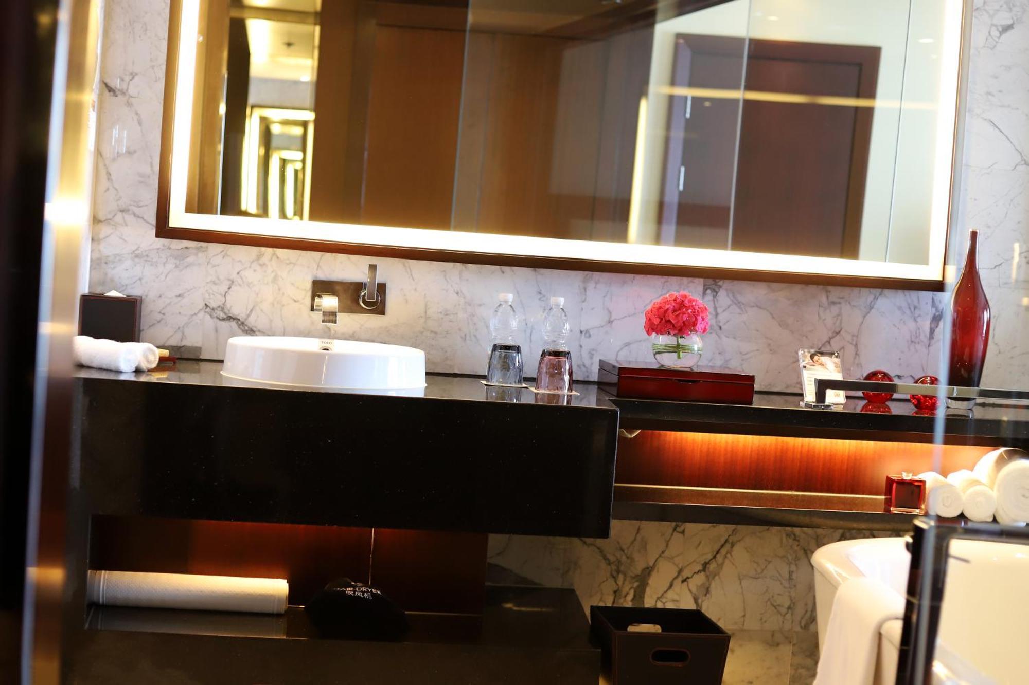 Renaissance Beijing Capital Hotel Экстерьер фото